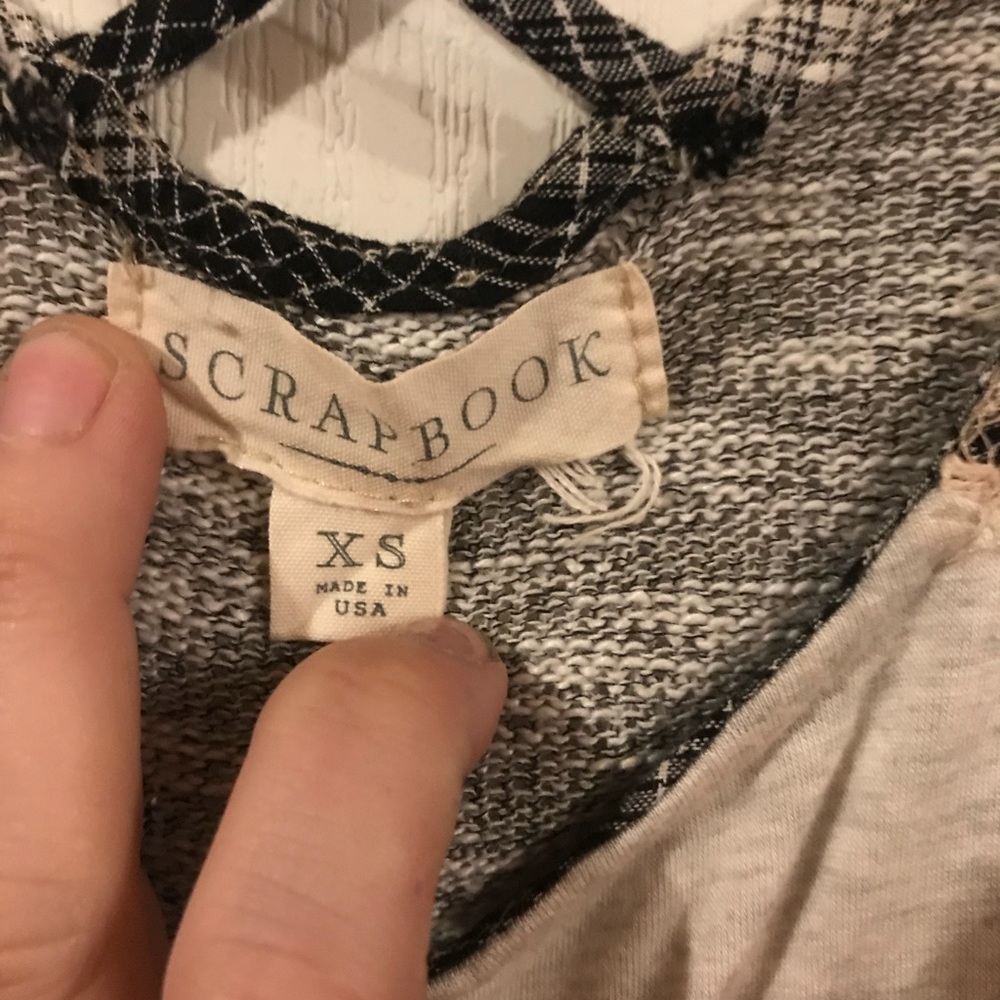 SCRAPBOOK NEW YORK RUFFLE TANK - Picture 3 of 3